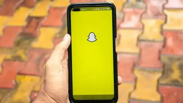 How to Screenshot a Snap without Them Knowing (5 Ways)
