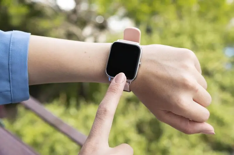 Hand wearing smartwatch close up.