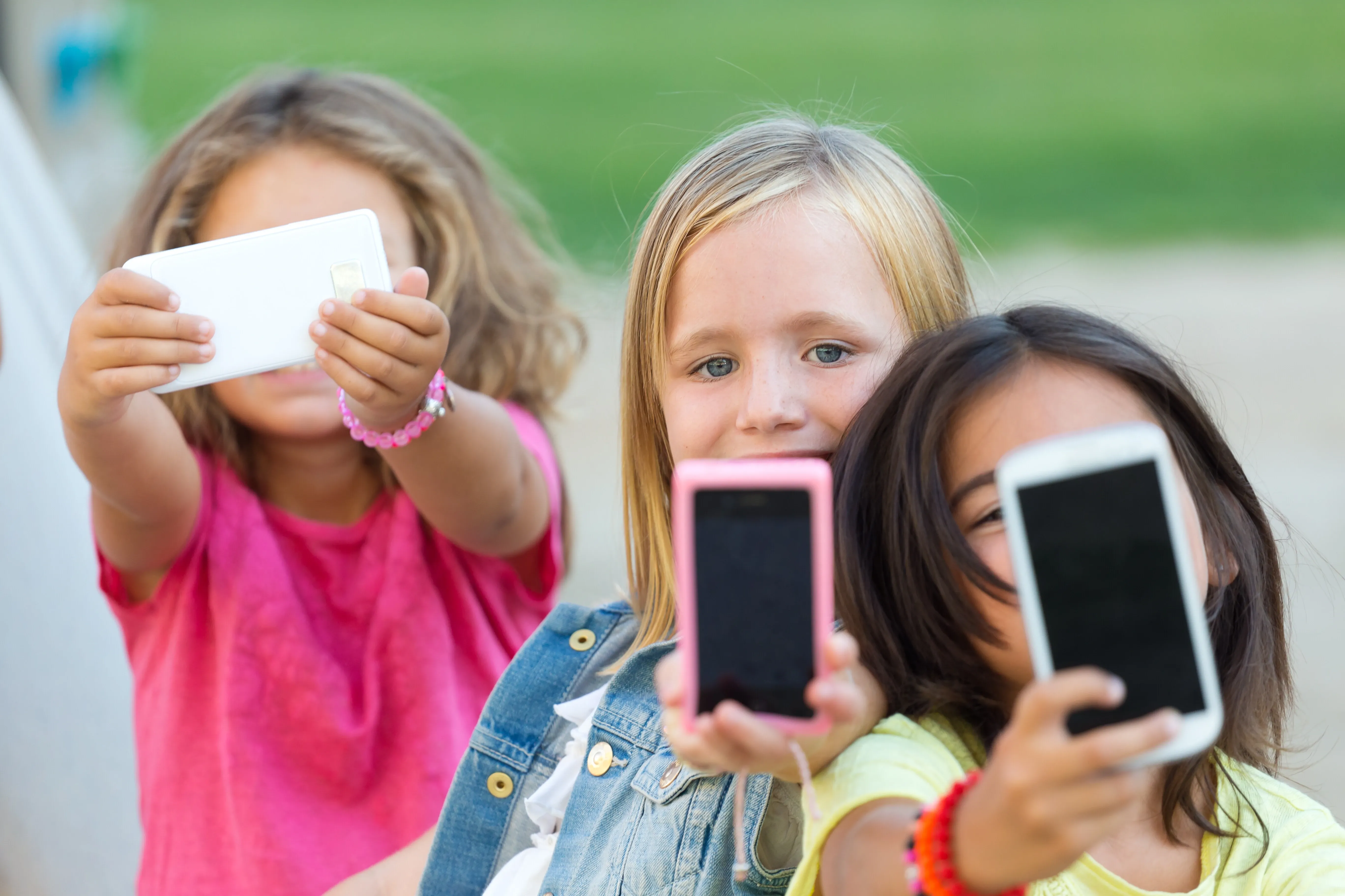 /group-childrens-taking-selfie-pa