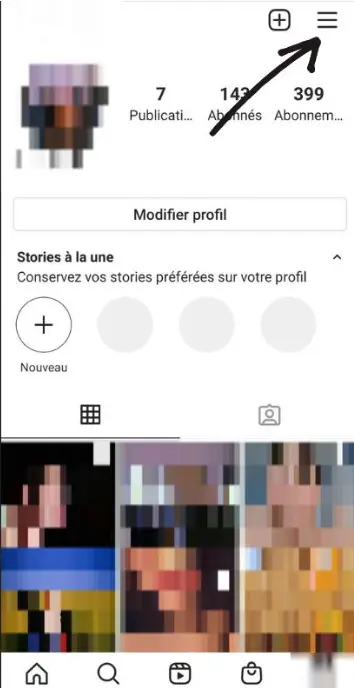 Allez sur votre profil et cliquez sur les trois lignes en haut à droite.